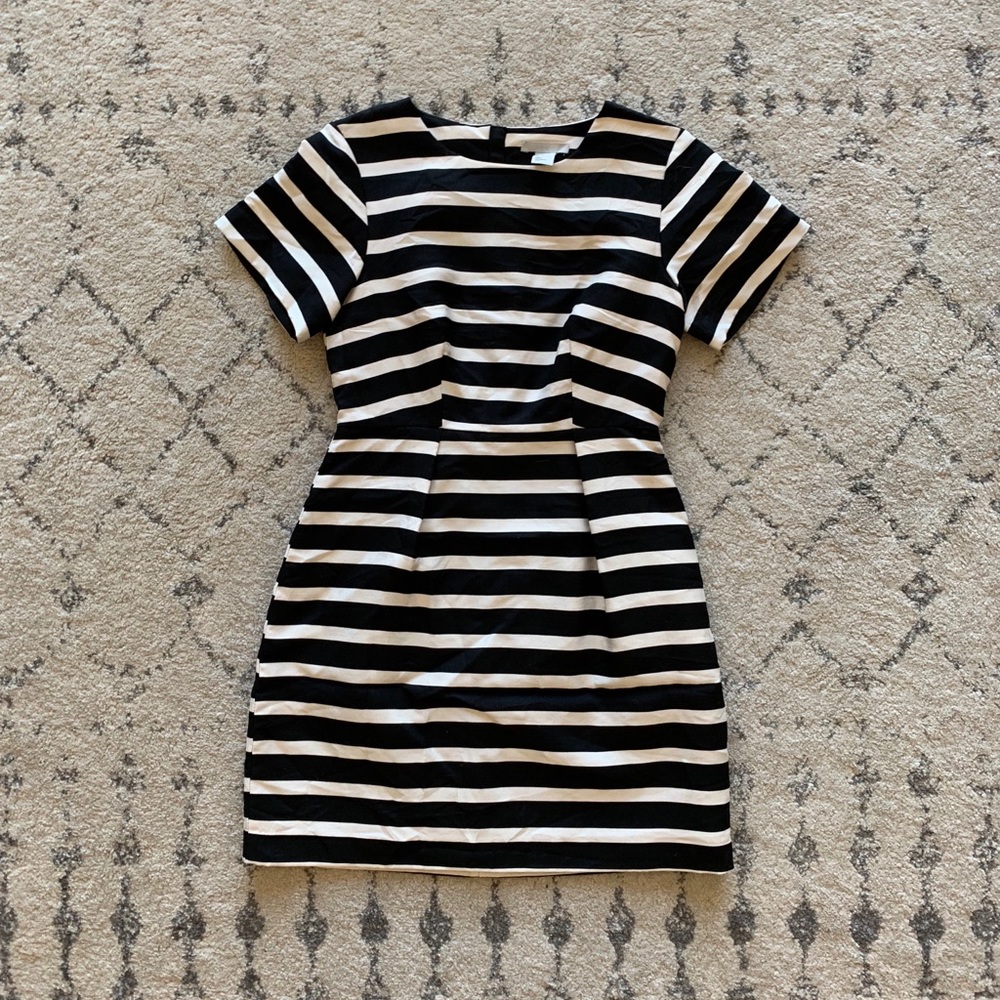 H&M Black & White Striped Short Sleeve Dress